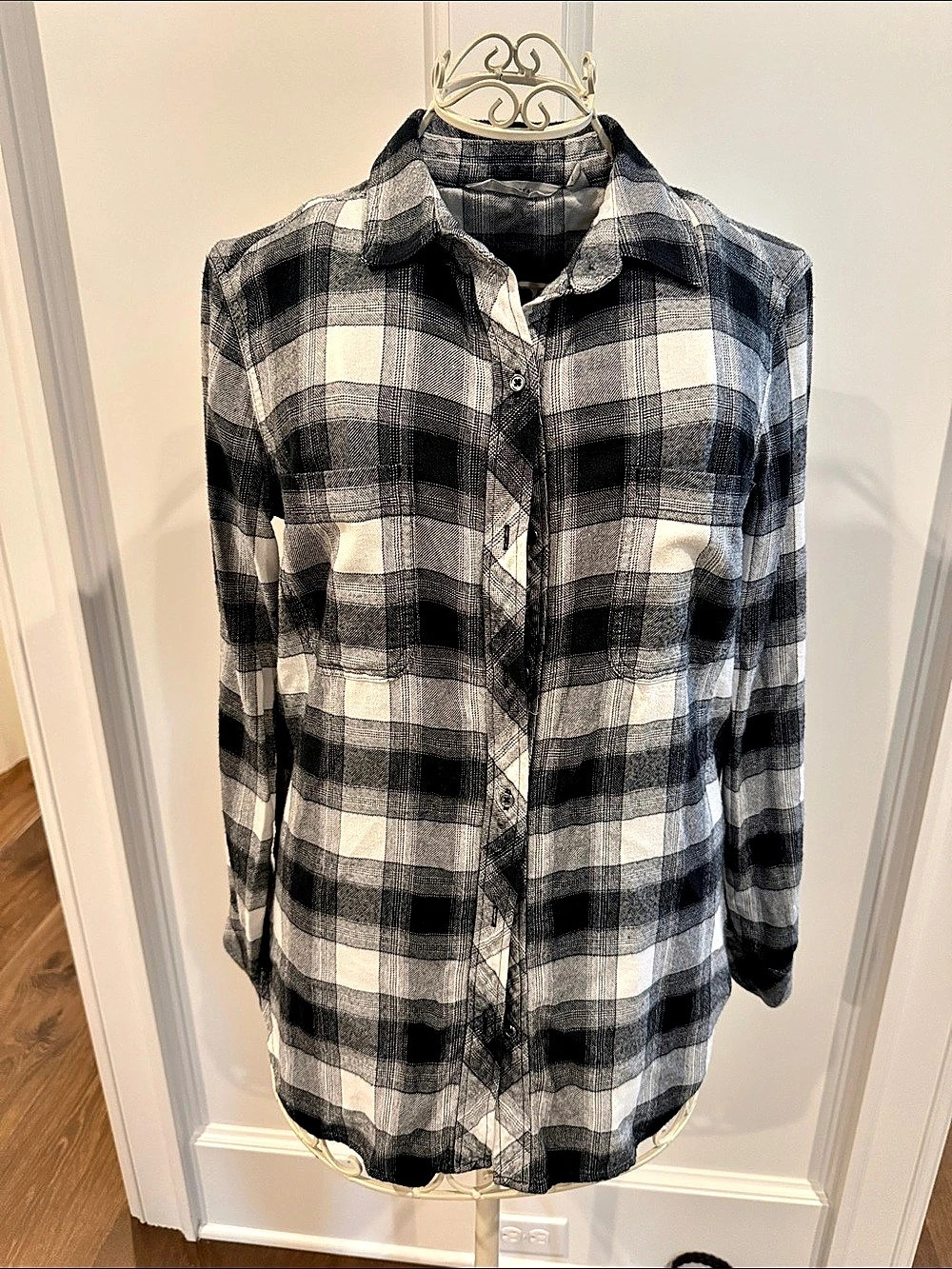 Athleta Plaid Button Down in Black & White EUC